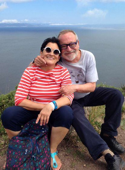 Sara Torres y Fernando Savater, en junio de 2014 en Finisterre. 