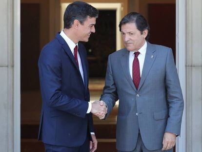 El presidente del Gobierno se reúne con el presidente de Asturias, Javier Fernández en la Moncloa.