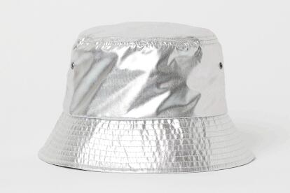 Bucket hat metalizado de H&M (14,99 €).