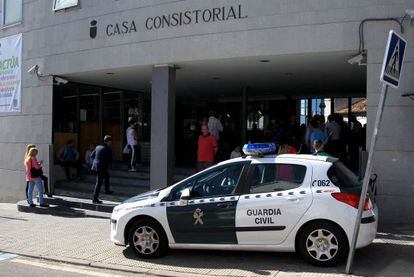 La Guardia Civil registra la sede del Ayuntamiento de Parla.