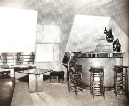 'Bar sous le toit' (bar debajo del tejado), la barra que Perriand montó en su casa de recién casada y que presentó en el Salón de otoño de París de 1927. |
