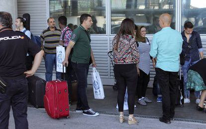 Un grupo de refugiados llega al aeropuerto Madrid-Barajas, el 19 de septiembre de 2016