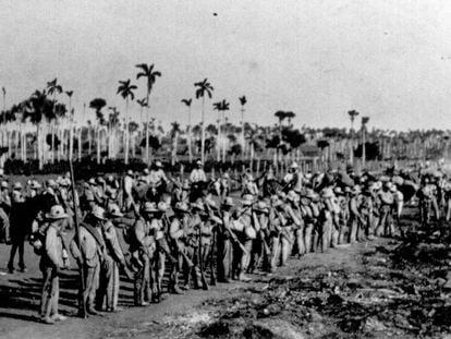 Les tropes espanyoles a Cuba, formades davant l&#039;arribada del general Weyler.