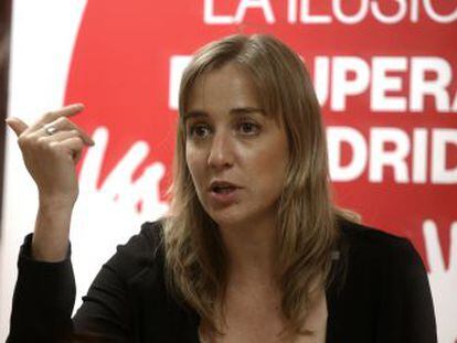 Tania S&aacute;nchez, en un acto en la sede de IU en Collado Villalba.