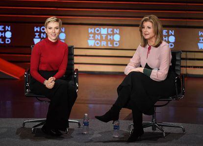 Scarlett Johansson, con Arianna Huffington.