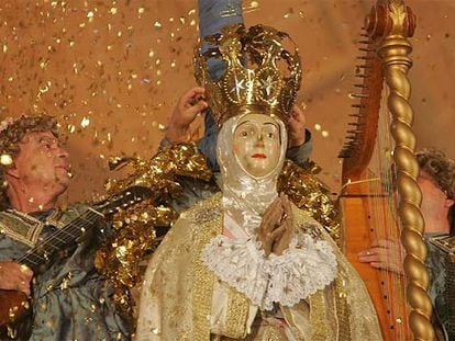 Coronación de la Virgen en la representación del &#39;Misteri&#39;, ayer, en Elche.