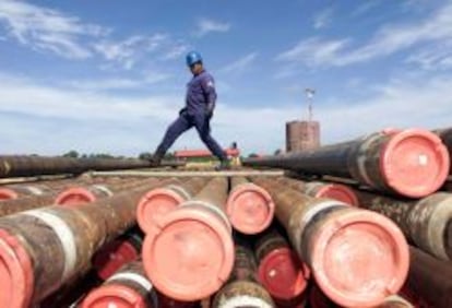 Trabajador de una planta petrolífera en