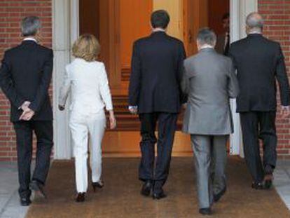 Los exministros, Camacho, Salgado, Blanco y Chaves con el expresidente, Zapatero.