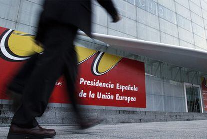 Preparativos de la reunión que celebrará hoy el Ecofin en el Palacio de Congresos de Madrid.