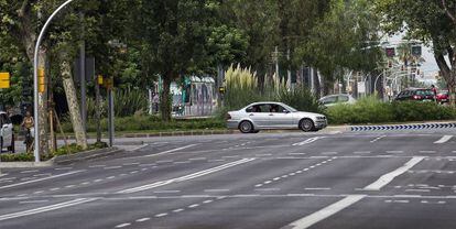 Un tranvía en la estación de la plaza de Francesc Macià, que el Gobierno municipal quiere enlazar con la de Glòries.