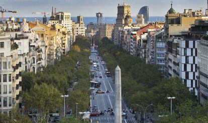Perspectiva del paseo de Gràcia con el mar de fondo.
