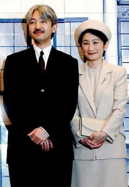 El príncipe Akishino y la princesa Kiko, en una foto de archivo tomada en abril de 2005.