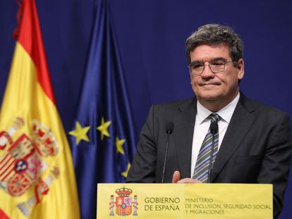 El ministro de Inclusión, Seguridad Social y Migraciones, José Luis Escrivá, este viernes en el Ministerio de Trabajo.