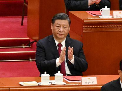 El presidente chino, Xi Jinping, aplaude una intervención durante la Asamblea Nacional Popular, el pasado 13 de marzo en Pekín.