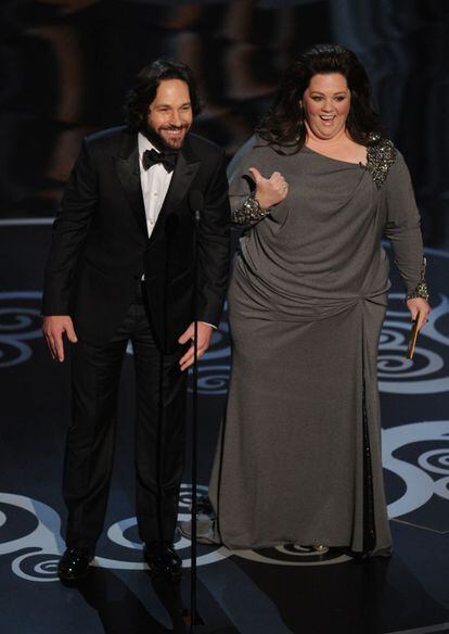 Los actores Paul Rudd y Melissa McCarthy presentan los Oscar al Mejor corto y largo de animación.