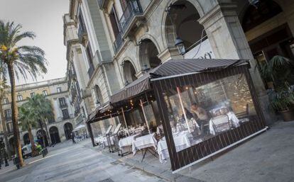 Imatge de la terrassa del restaurant Dodo de la plaça Reial.
