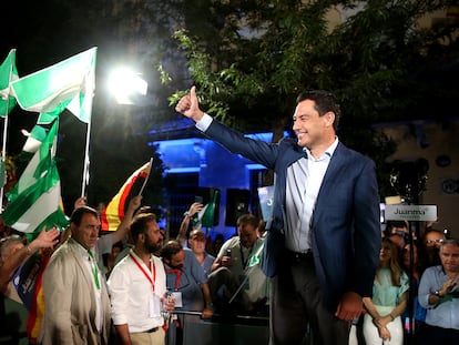 uan Manuel Moreno celebra la histórica victoria en Andalucía, este domingo en Sevilla.