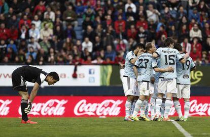 Los jugadores del Celta celebran un tanto.