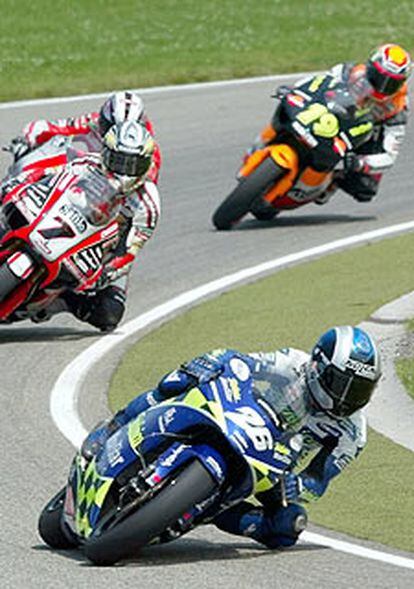 Biaggi, Rossi y Gibernau durante un momento de la carrera de ayer en Alemania.