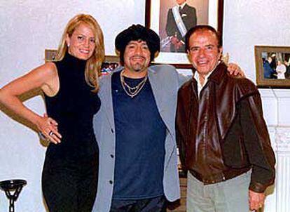 Maradona regresó a Buenos Aires y visitó al detenido ex presidente Carlos Menem y a su mujer, Cecilia Bolocco.