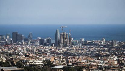 Barcelona durante el confinamiento, vista desde el mirador de la Carretera de Vallvidera.
