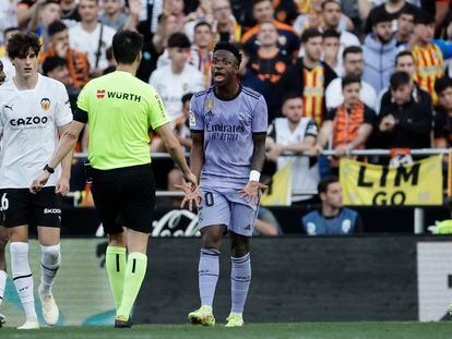 El jugador del Real Madrid Vinicius en el partido de LaLiga disputado el pasado domingo en Mestalla.