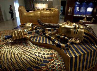 La réplica del ataúd de oro de Tutankamón, ayer en el Museo Naval.