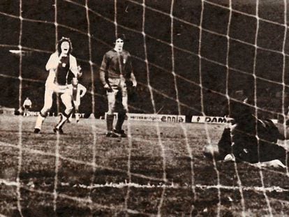 Hulshoff marca el 1-0 en Ámsterdam al Madrid en la eliminatoria de 1973.