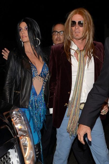 La modelo Cindy Crawford y su esposo Rande Gerber, disfrazados de Cher y Gregg Allman en la exclusiva fiesta.