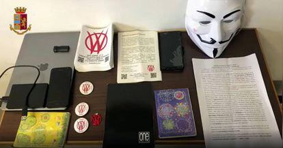 Material del grupo Viral_Vendetta decomisado por la policía italiana en noviembre.