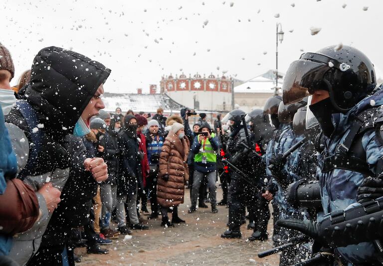 Protesta por la libertad del opositor Alexéi Navalni, este domingo en Moscú.