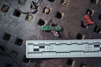 Los explosivos se encontraban en ollas a presión dentro de bolsas de viaje. Los artefactos caseros tenían fragmentos metálicos, bolas de acero y clavos.
