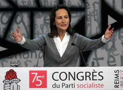 Ségolène Royal se dirige a los asistentes al congreso del Partido Socialista francés ayer en Reims.