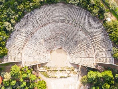 Vista aérea del gran teatro de Epidauro (Grecia), construido en el siglo V antes de Cristo y uno de los mejor conservados de la Antigüedad.