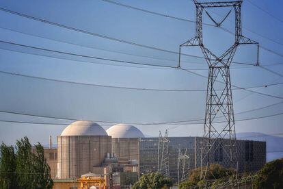 Exterior de la central nuclear de Almaraz (Cáceres).