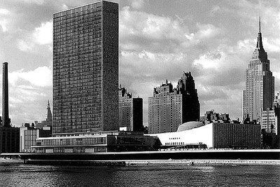 Sede de la ONU en Nueva York (1947-1950), por Wallace K. Harrison y Max Abramovitz.