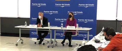 El presidente de Puertos del Estado, Francisco Toledo, junto a la directora corporativa de la entidad, Pilar Parra, durante la presentación de resultados celebrada esta mañana en Madrid.