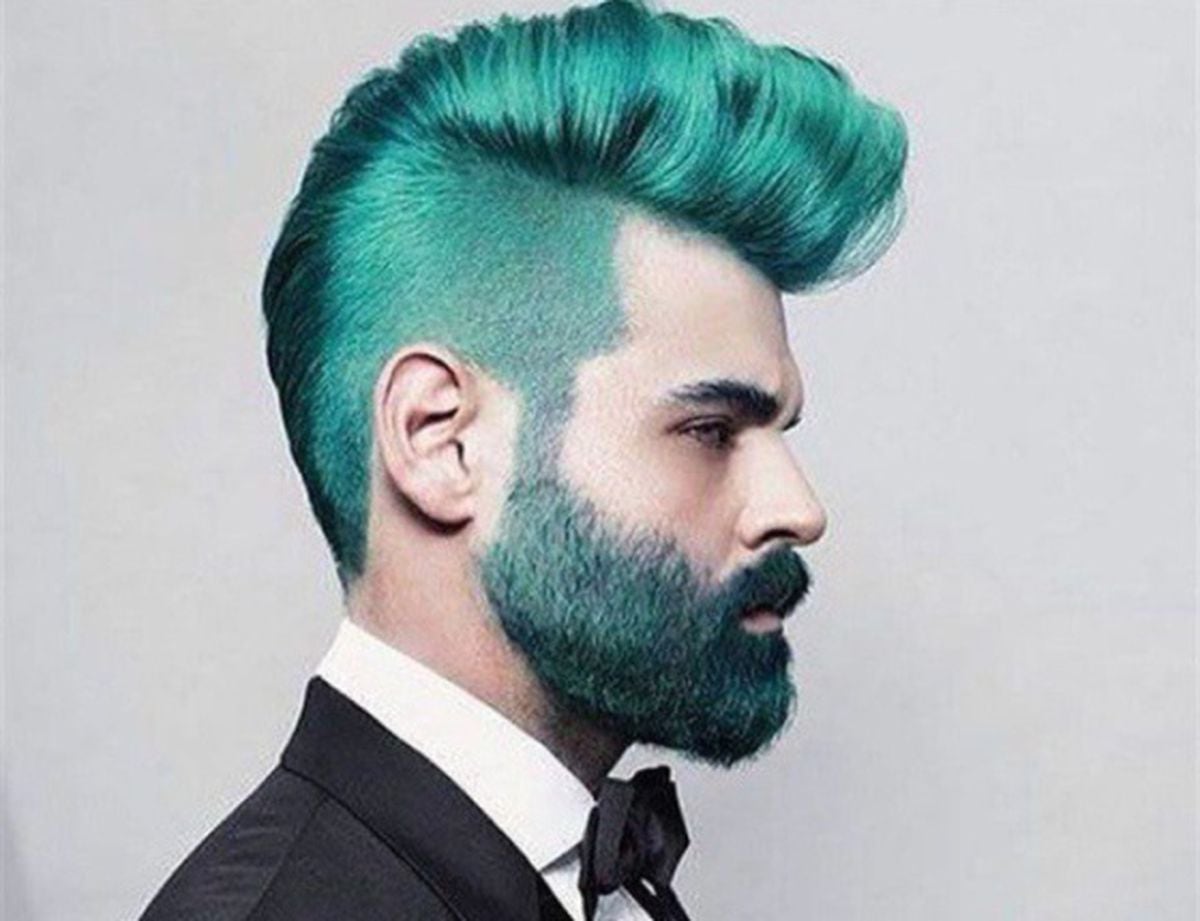 Barra oblicua gesto Iluminar La moda 'merman': teñirse de azul la barba y el pelo, ¿sí o no? | ICON | EL  PAÍS