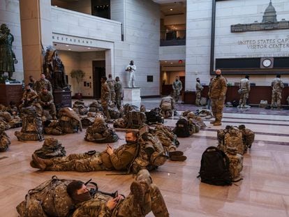 La Guardia Nacional pasó la noche en la Cámara de Representantes como medida preventiva.