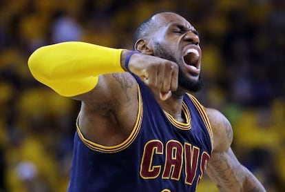 LeBron James celebra el triunfo de los Cavaliers.