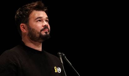El portavoz adjunto de ERC en el Congreso de los Diputados, Gabriel Rufián, durante un acto de la campaña.