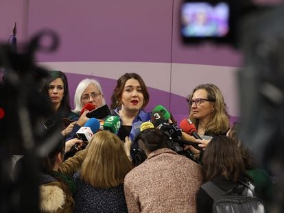 La secretaria de Estado de Igualdad, Ángela Rodríguez (i), y la delegada del Gobierno contra la Violencia de Género, Victoria Rosell (d), en rueda de prensa el lunes 30 de enero de 2023.