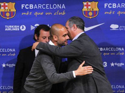 Andoni Zubizarreta, abraza a Guardiola en presencia de Rosell