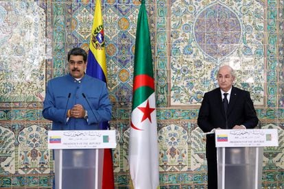 Los presidentes de Venezuela, Nicolás Maduro, y de Argelia, Abdelmadjid Tebboune, durante una rueda de prensa conjunta, en Argel, el jueves.