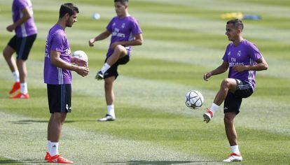 Morata (i), en el entrenamiento del Real Madrid.