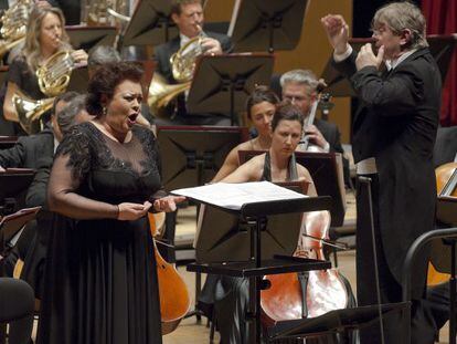 La cantante Violeta Urmana, en el concierto de la Sinfónica con Víctor Pablo Pérez.