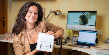 Judit Giró Benet, creadora de un dispositivo capaz de detectar si se padece cáncer de mama analizando la orina.