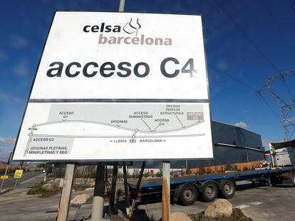 Un camión accede a la fábrica de Celsa en Castellbisbal, cerca de Barcelona. ​​  berrunt mod qui quas eum imus aberrunt mod qui quas eum imus as sequam ut ALBERT GEA / Reuters / Contacto