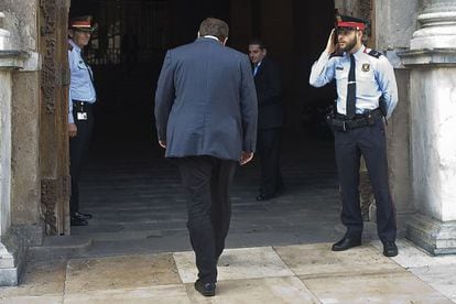 El president d&#039;ERC, Oriol Junqueras, entrant a la reuni&oacute; amb Artur Mas