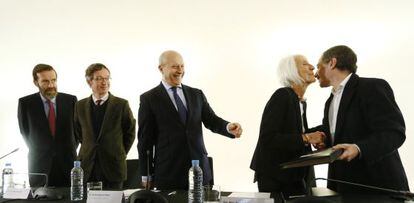 Desde la izquierda, Guillermo de la Dehesa, José María Lasalle, Soledad Lorenzo y Manuel Borja-Villel, durante la firma del depósito.